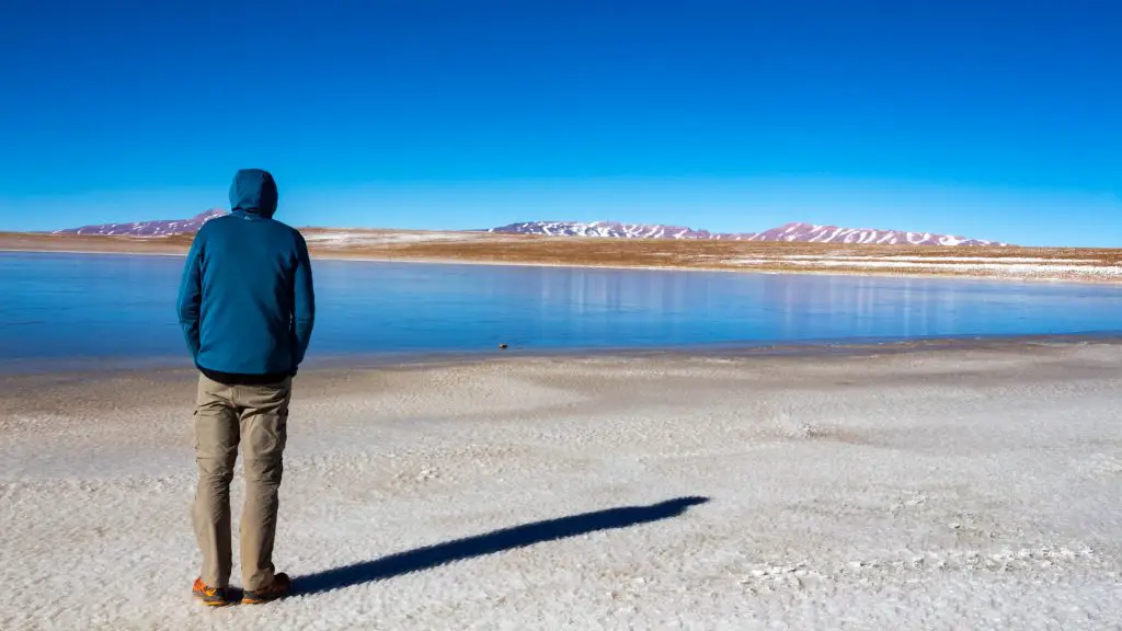 Photo de moi (Vincent) prise en Bolivie dans le désert de Uyuni.